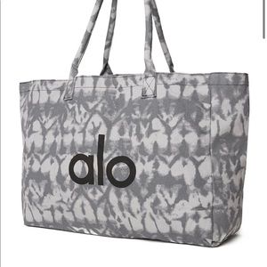 Alo Yoga Shopper Tote